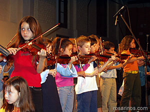 Niños violinistas de la Escuela de Música Municipal