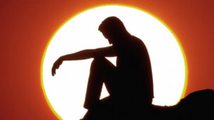 HOMBRE SOLO REFLEXIONANDO SOLEDAD CABISBAJO
