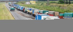 Camiones-en-puerto-autopista_Rosario_SSanta-_Fe