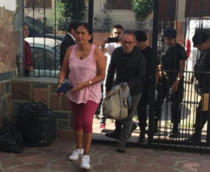 MILAGRO-SALA-entra-a-su-casa-de-Cuyaya-foto-de-Cecilia-Cecchini