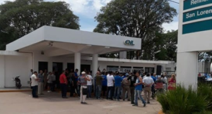 OIL-Trabajadores-en-la-puerta