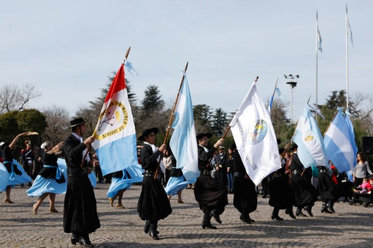 San Lorenzo celebró el 203° aniversario de la Independencia Nacional