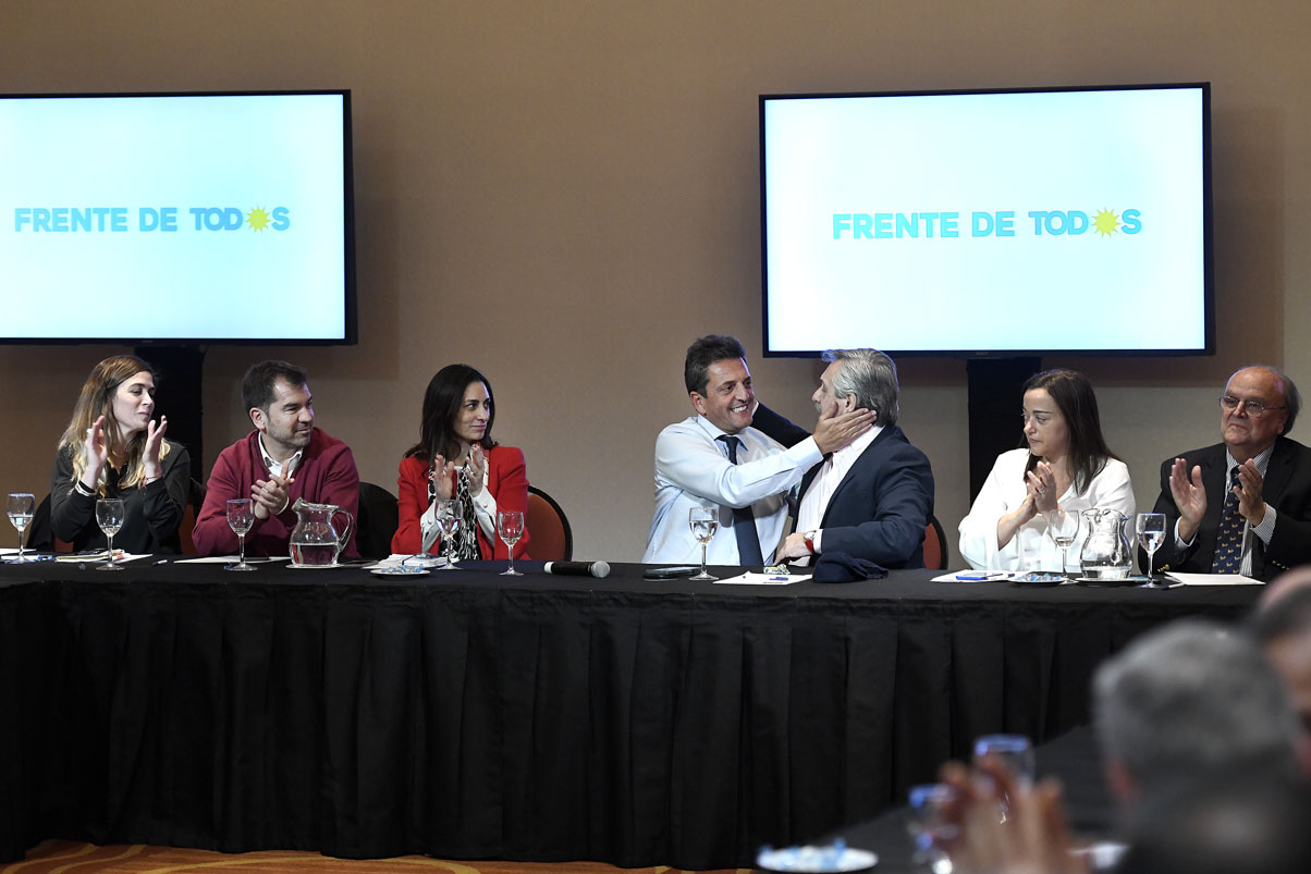 Sergio Massa junto a Alberto Fernández en Encuentro del Frente Renovador