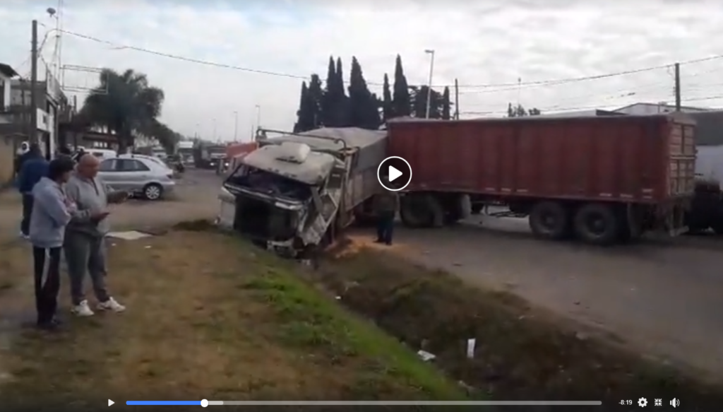 VIDEO en PGSM: Choque múltiple de camiones en Ruta 11 km 334. Heridos