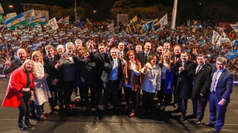 VIDEO TESTIMONIOS en la previa del acto con Alberto y Cristina en Rosario. Miralos y compartilos :-)