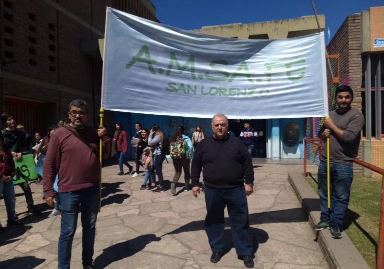 AMSAFE SL informa: Abrazo Solidario EESO 438. Paro Nacional. Rechazo Ley ART. Aniversario Noche de los Lápices