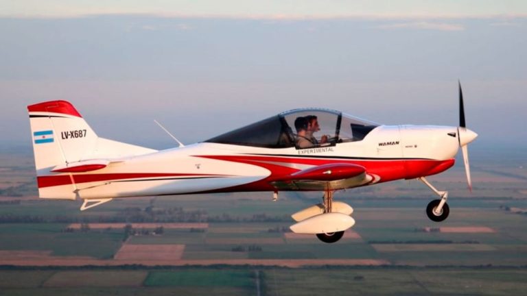 Una pyme santafesina ideó y fabricó un avión biplaza de instrucción