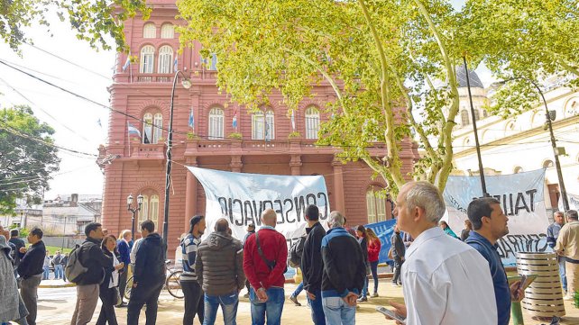 Los municipales hacen huelga hoy y esta noche no habrá Colectividades