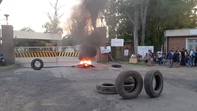 Video: SOEA LANZÓ UN PARO TOTAL EN CARGILL PUERTO SAN MARTÍN