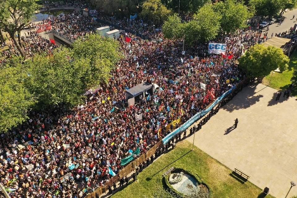 Derogaron la ley que permitía a las mineras el uso de tóxicos que envenenarían el agua de Mendoza