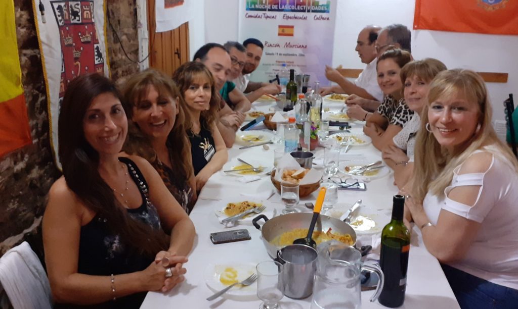 Rincón Murciano de Rosario celebró su primera despedida de año 2019 a pura Rabas Paella Jotas y Parranda!