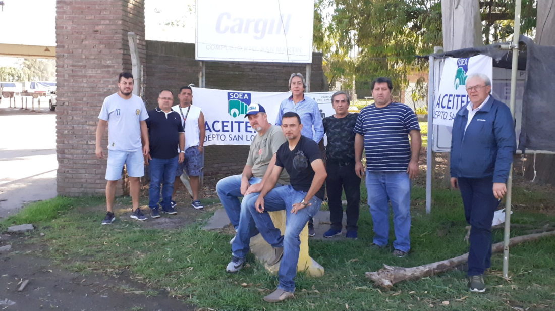 Videos: Carpa del SOEA en los portones de Cargill, hasta resolver positivamente los conflictos