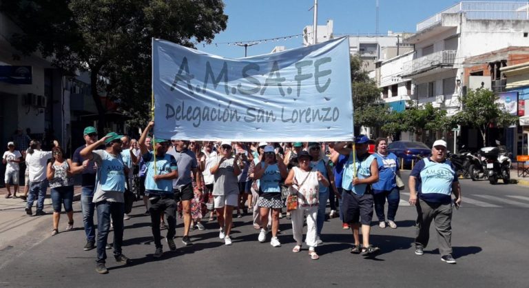 Videos: AMSAFE San Lorenzo marchó repudiando la irritante propuesta salarial del gobierno provincial