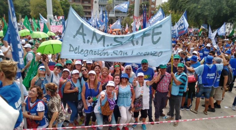 AMSAFE+SADOP: Multitudinario Acto Docente exigiendo mejorar condiciones y salarios en paritarias. Gobierno llamó a reunión.