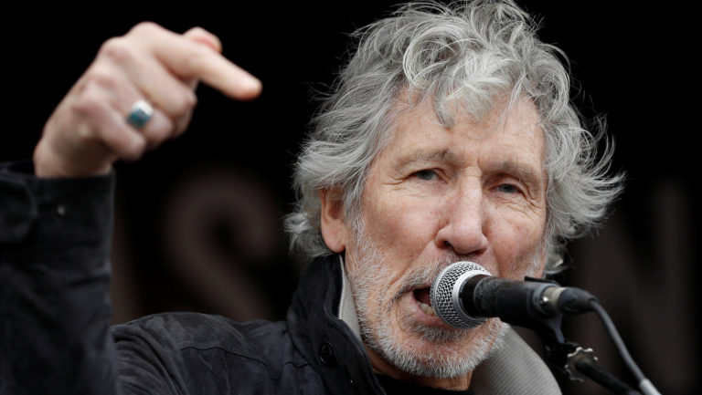 Roger Waters: La máquina de propaganda inculcó que está bien que haya Bezos y Zuckerberg, y los demás solo tengan para comer