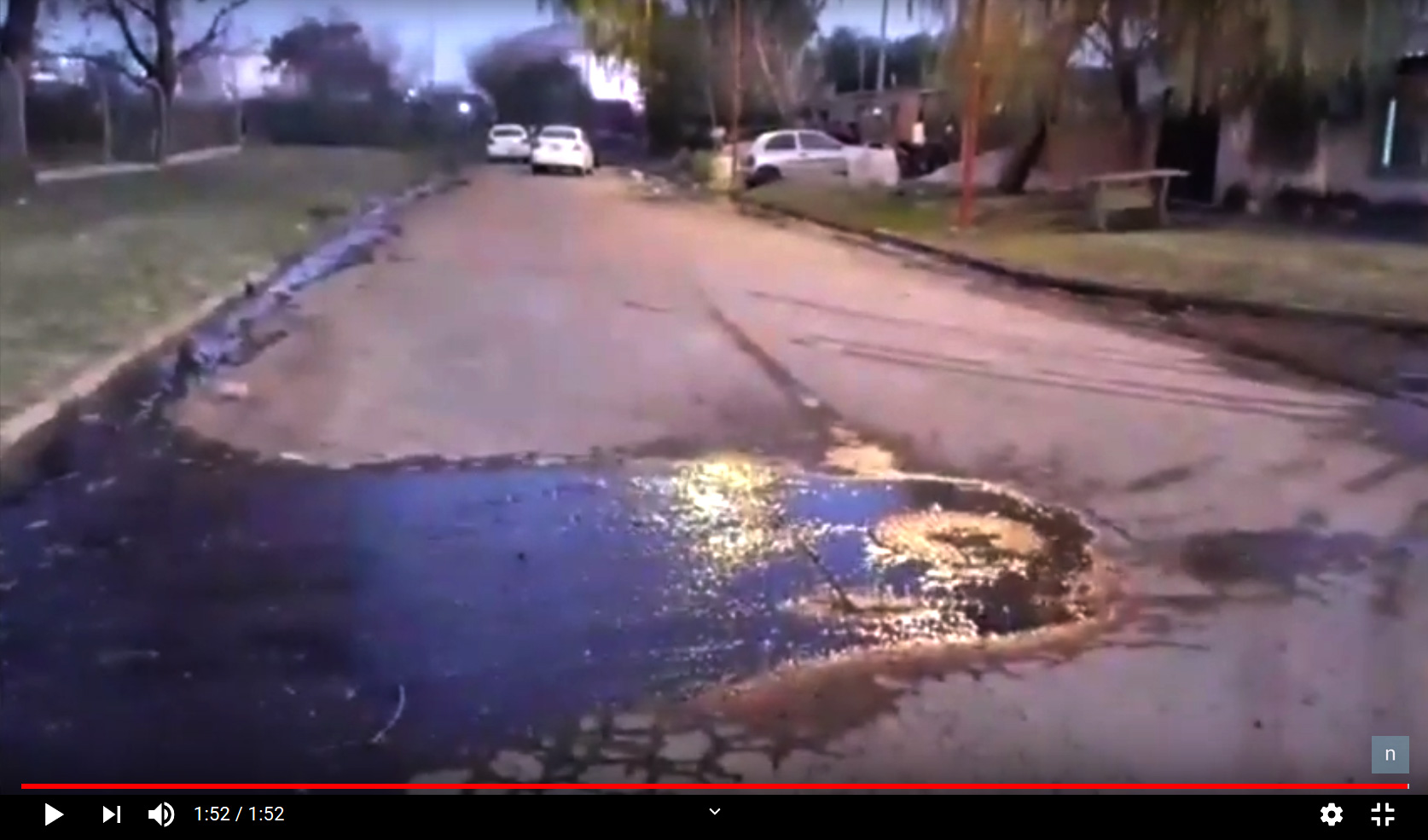 Se Quejaron del caño y De Grandis los dejó con Cloacas a Cielo Abierto en Barrio Los Leños de PGSM