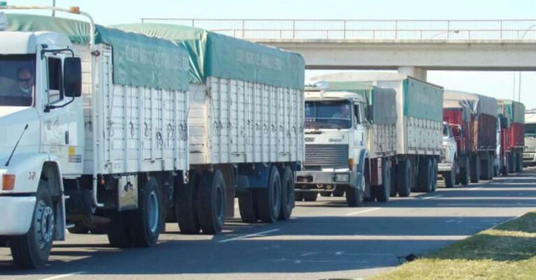 Coronavirus y Discriminación: Caravana de camioneros en protesta por los malos tratos