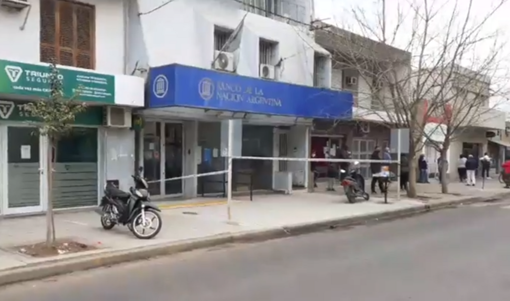 Video: Falleció un hombre en el Banco Nación de Puerto General San Martín