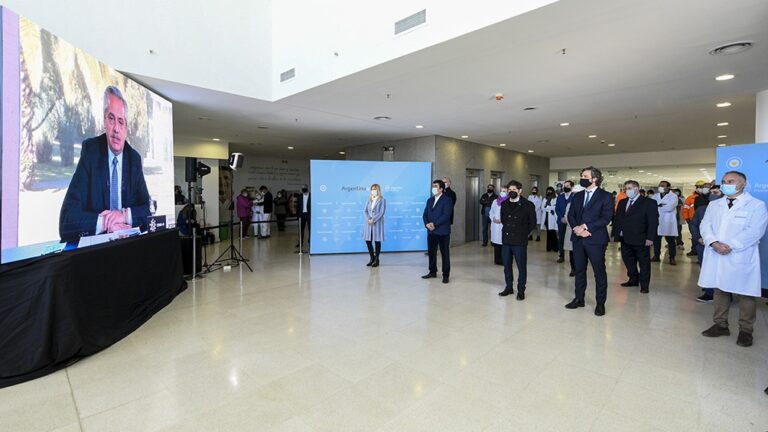 Alberto Fernández encabezó la inauguración de 5 hospitales y aclaró: La prioridad es la salud y no nos van a doblegar