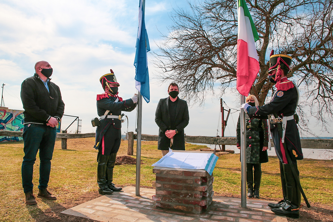 El intendente Raimundo inauguró la Plaza de la Sociedad Italiana de San Lorenzo