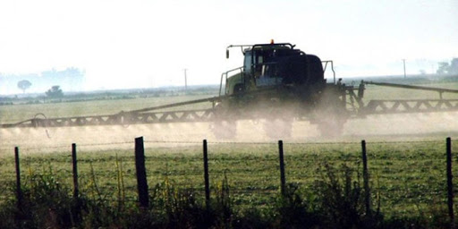 Bien Juez hail: Un fallo histórico restringe a 1.000 metros la fumigación de agroquímcos en Sastre, Santa Fe