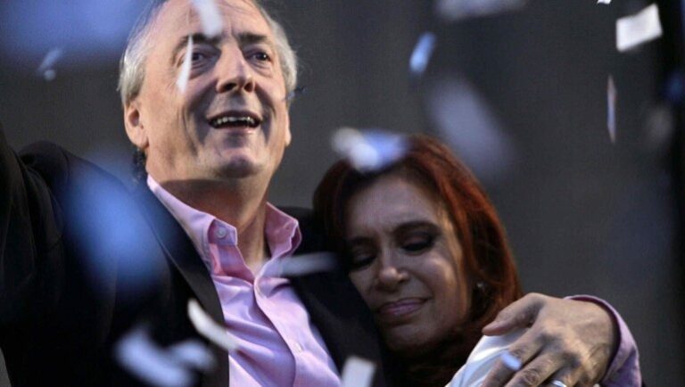 Un 25 de mayo de 2003, «con más pobres que votos», asumía Néstor Kirchner la presidencia de la Nación