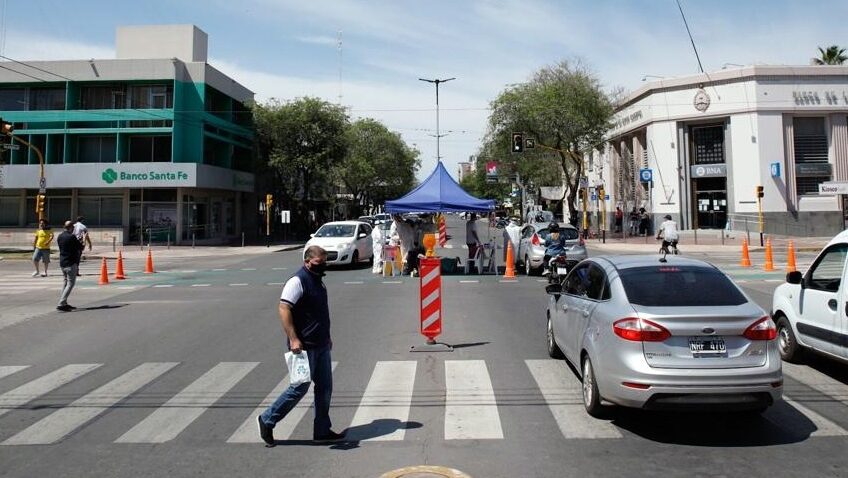 Municipalidad de San Lorenzo testeó a 400 personas en la Esquina de los Bancos con resultados en minutos