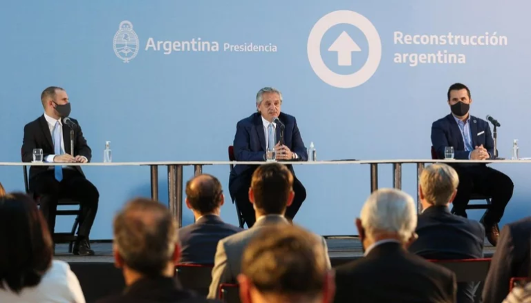 Presidente Fernández promulgó el Presupuesto 2021: el 65% irá a inversión social