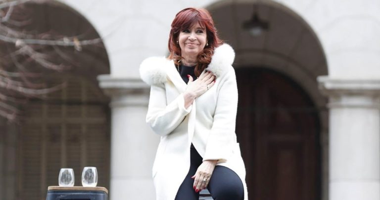 Cristina Fernández pidió «dejar la vacuna y la pandemia afuera de la disputa política»