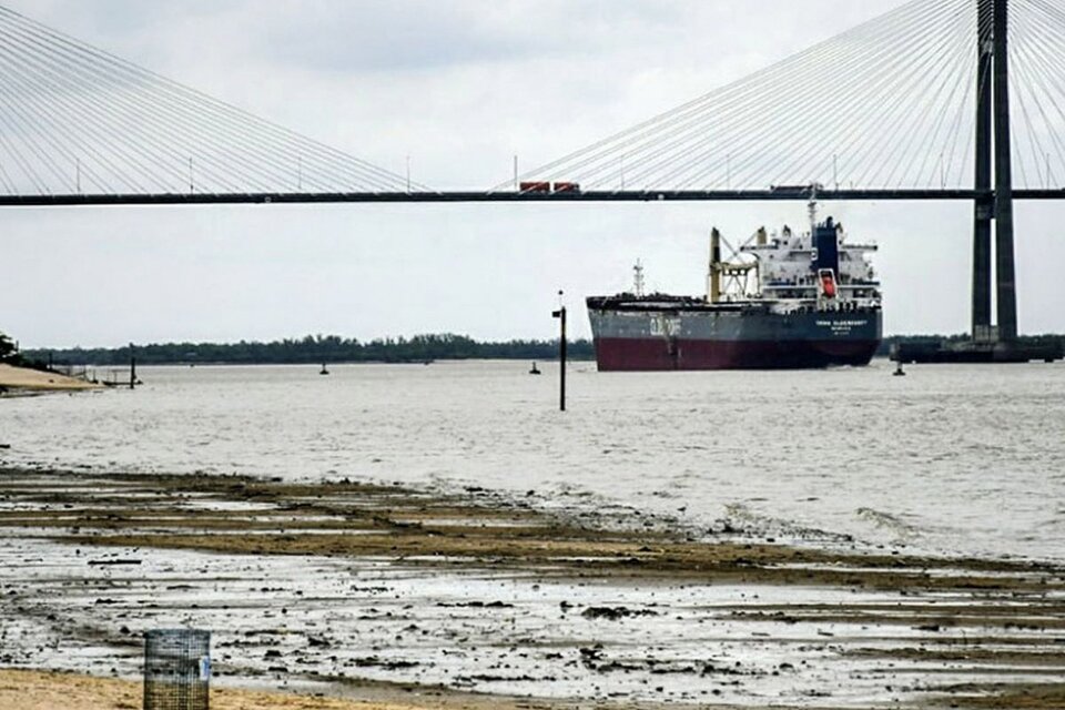 Bajante histórica: el río llegó a cero en el hidrómetro de Santa Fe