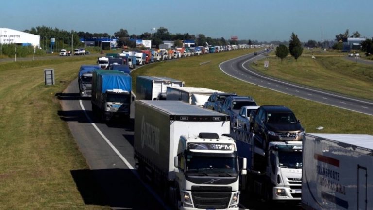 Camionada: Presentan plan de obras para descomprimir los accesos a puertos en Timbúes