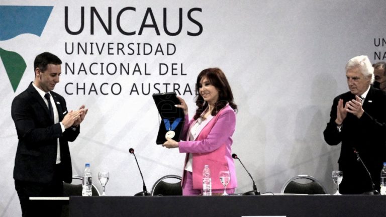 Video: Cristina en el acto donde fue distinguida por la Universidad Nacional del Chaco Austral