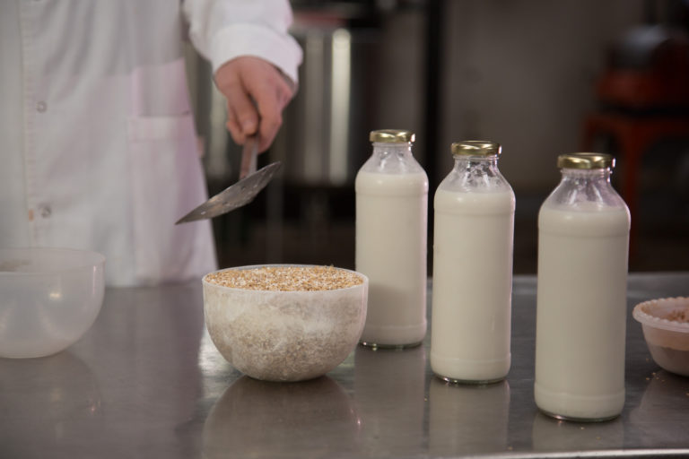 Jugo a base de quinoa, la bebida proteica del futuro que lleva un ingrediente milenario