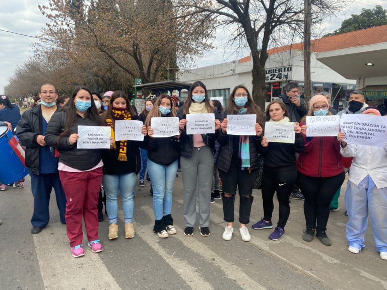 Bronca y Protesta: Despidieron a 52 trabajadores de salud del Hospital de Granadero Baigorria: