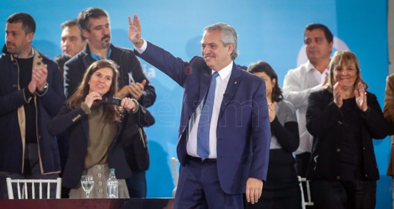 Fernández pidió tomar la bandera de Evita para luchar contra los especuladores