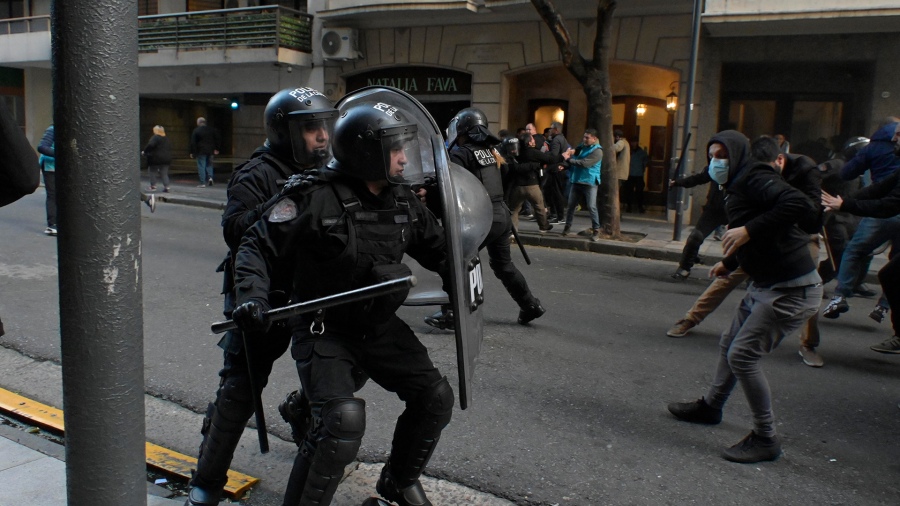 Volencia Policial: Larreta reprimió a manifestantes frente al domicilio de Cristina