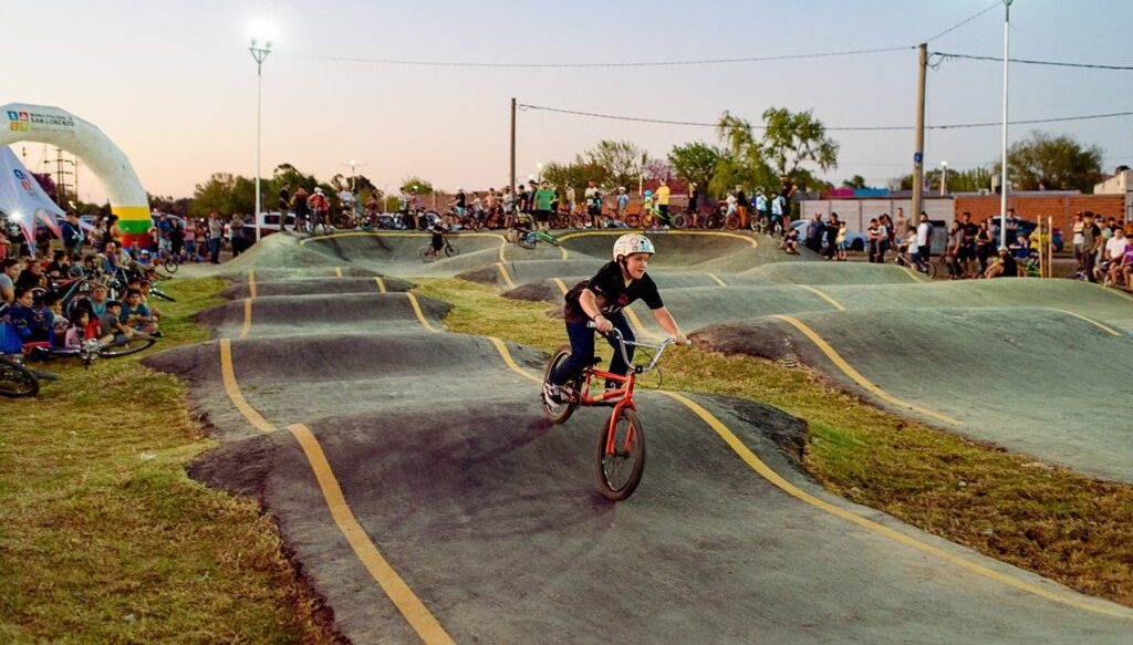 Se inauguró el pump track: San Lorenzo ahora tiene un circuito para la práctica de deportes urbanos