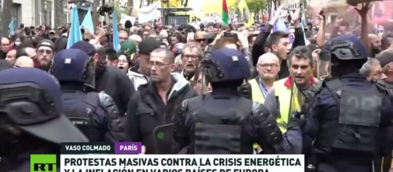 PARIS: Gases Lacrimógenos para dispersar multitudinaria marcha por la caída de calidad de vida