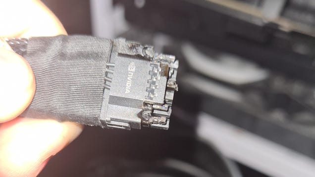 Varios usuarios aseguran que los cables de alimentación de sus RTX 4090 se están derritiendo