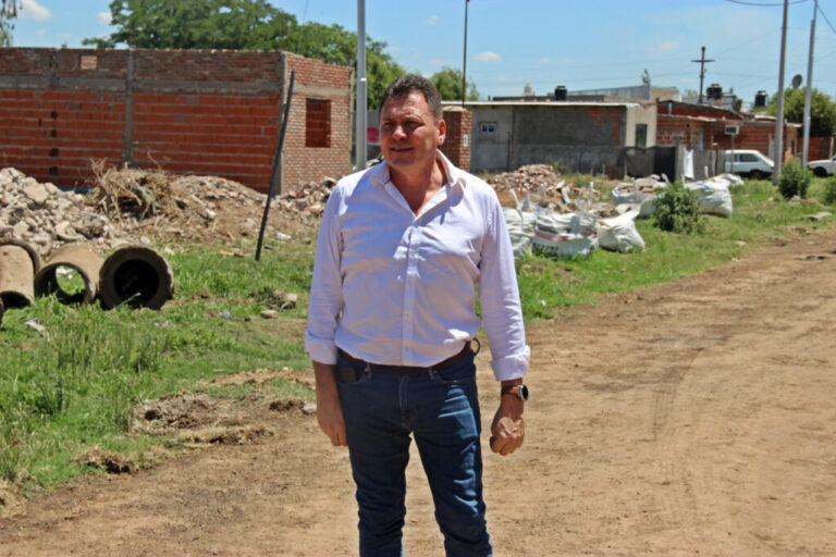 Avanza el programa para eliminar zanjas y optimizar la infraestructura vial en barrio Moreno