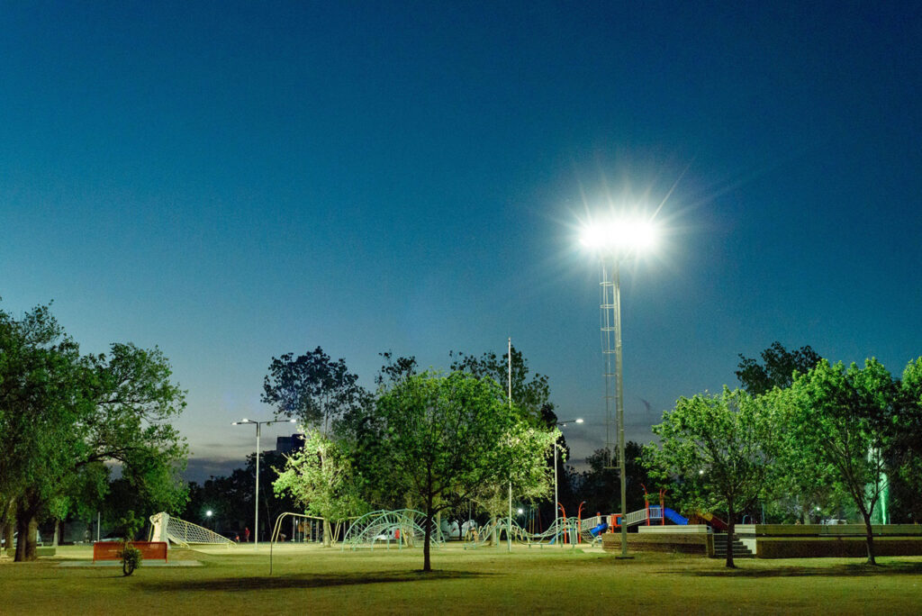 La plaza de barrio San Martín cuenta con nueva iluminación led