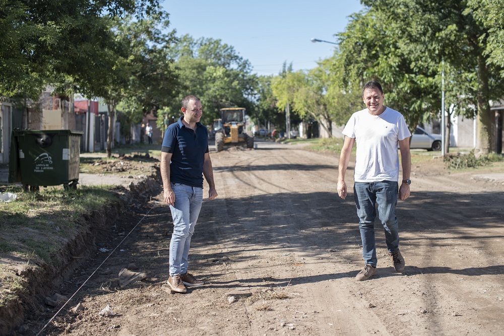 La Municipalidad elimina zanjas y suma infraestructura en las calles de barrio Moreno