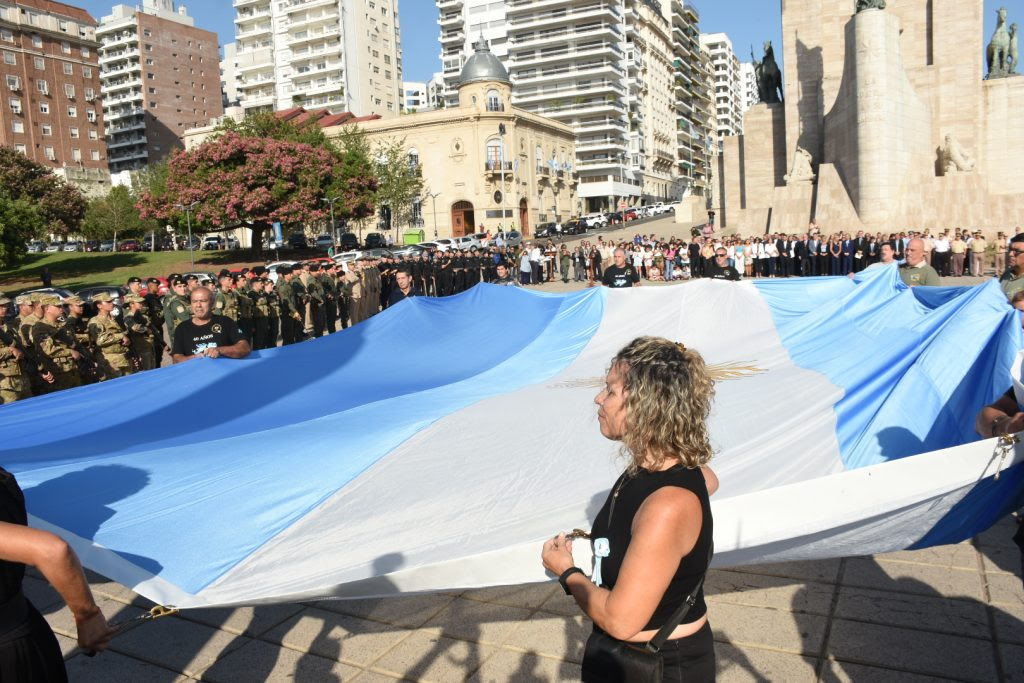 Concejales participaron del Acto por 211 Aniversario del primer Izamiento de la bandera