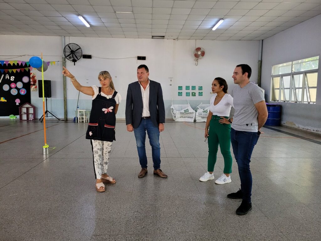 La Municipalidad lanzó en instituciones educativas el programa de reciclado de botellas y tapitas plásticas