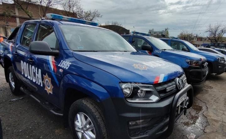 Perotti envió 3 nuevas camionetas como móviles para la Unidad Regional XVII de San Lorenzo