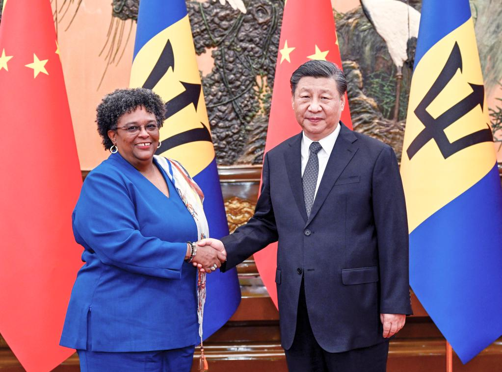 Xi se reúne con primera ministra de Barbados