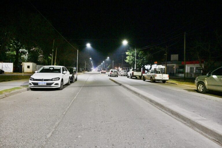 La Municipalidad duplicó la iluminación led en un extenso tramo de bulevar Urquiza