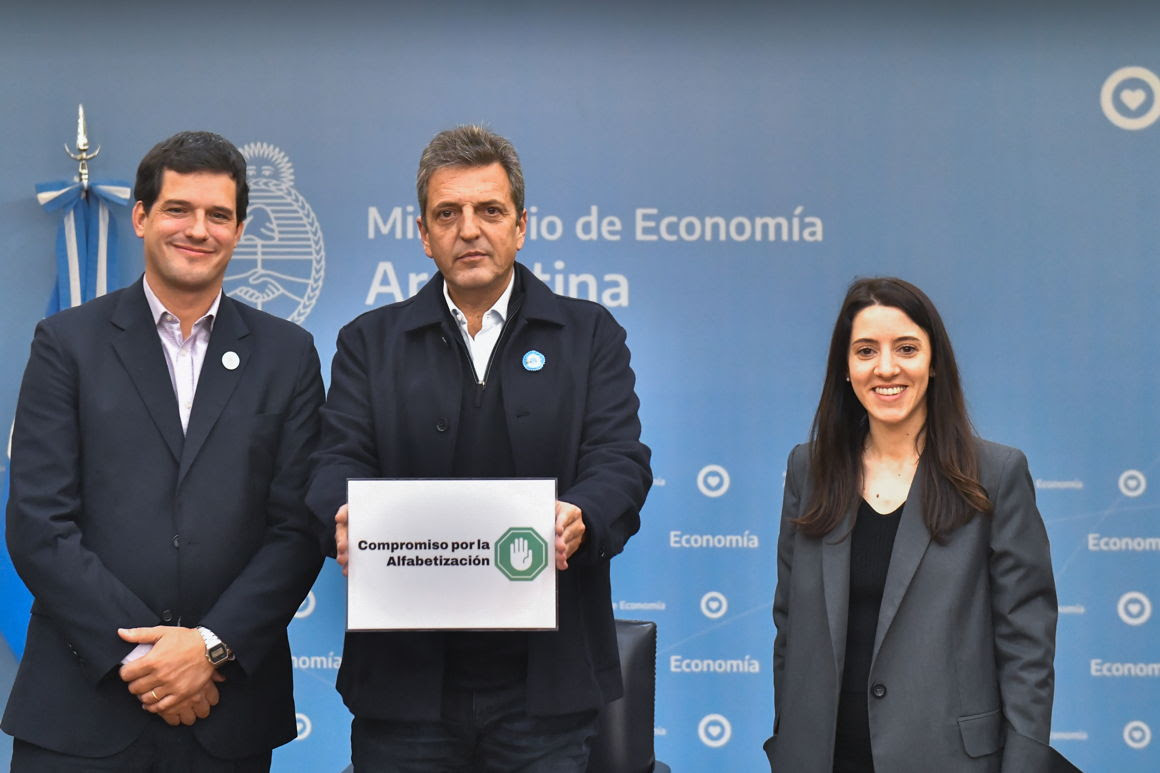 Sergio Massa es el primer candidato en asumir el Compromiso por la Alfabetización