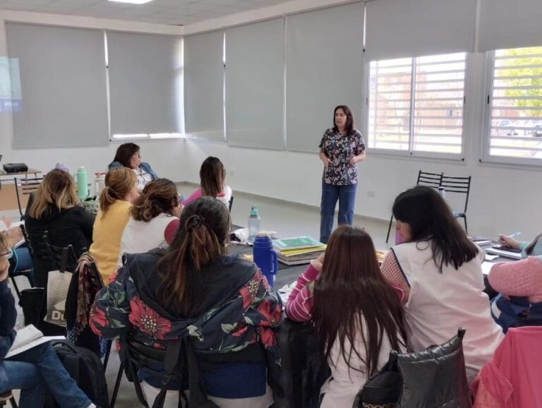 AMSAFE informa: En la Escuela. Agasajo a Jubiladas.