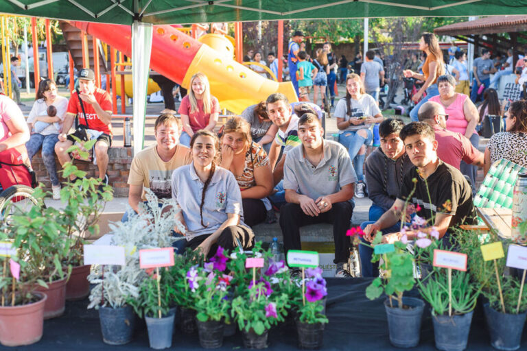 Los alumnos del Vivero Inclusivo lucieron sus trabajos en el Gran Mercado